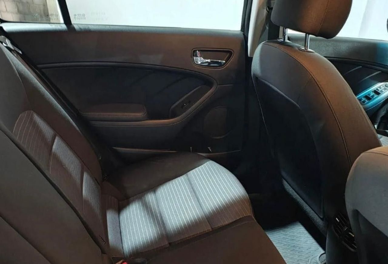 Kia Cerato Usado en Córdoba, deRuedas