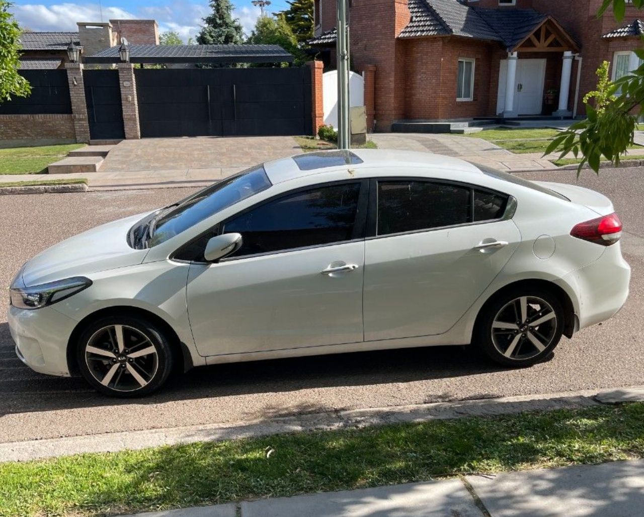 Kia Cerato Usado en Mendoza, deRuedas