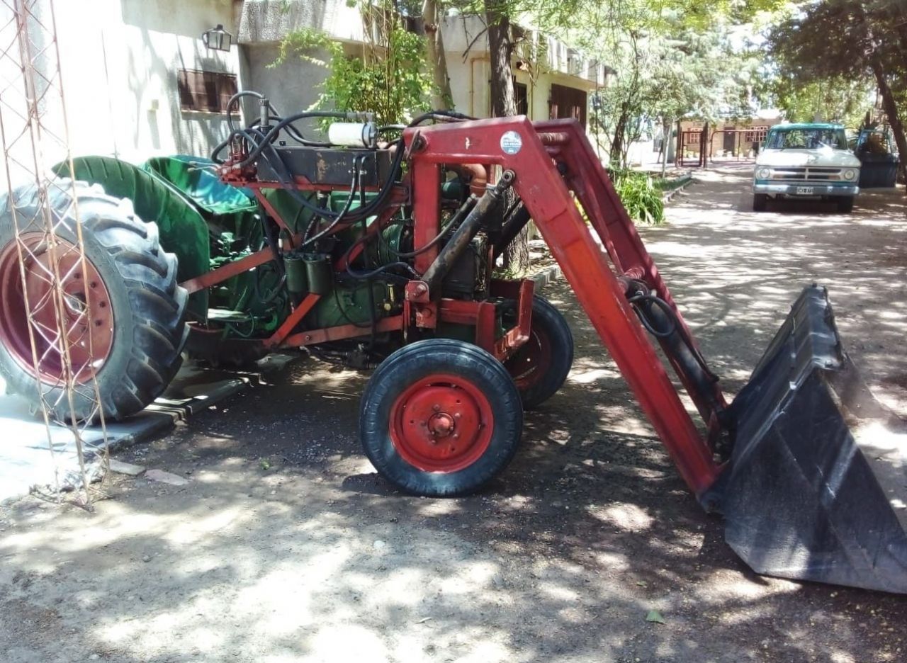Maq. Agrícola Tractor Usado en Mendoza, deRuedas