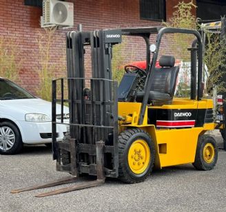Maq. Pesada Autoelevador Usado en Córdoba