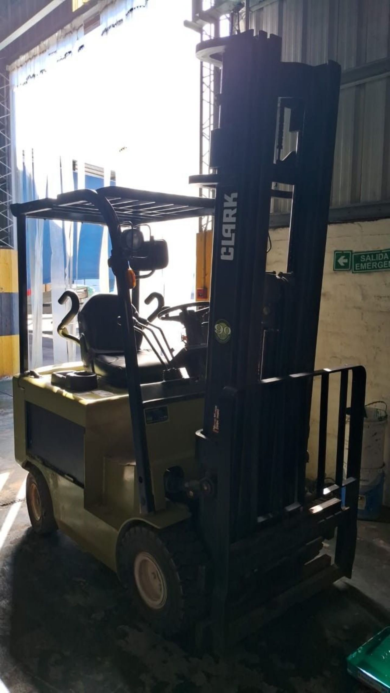 Maq. Pesada Autoelevador Usado en Mendoza, deRuedas