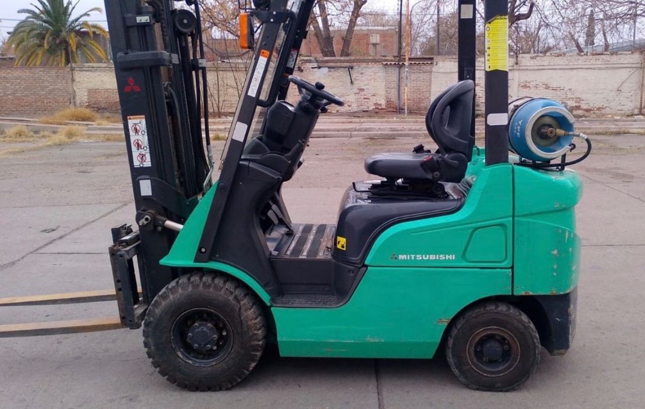 Maq. Pesada Autoelevador Usado en Mendoza, deRuedas