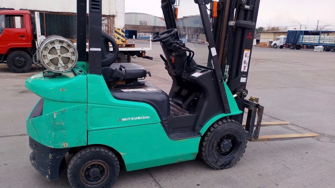 Maq. Pesada Autoelevador Usado en Mendoza, deRuedas