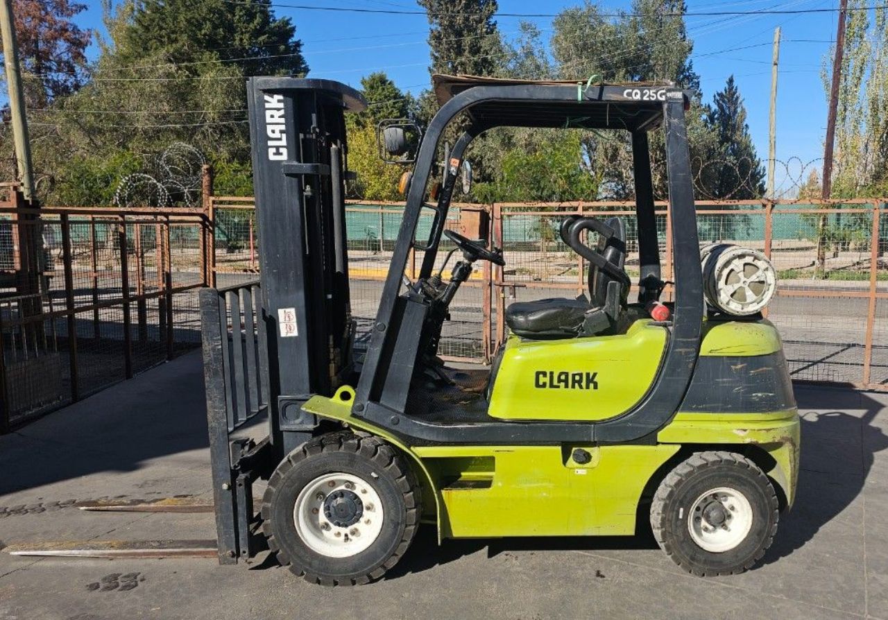 Maq. Pesada Autoelevador Usado en Mendoza, deRuedas