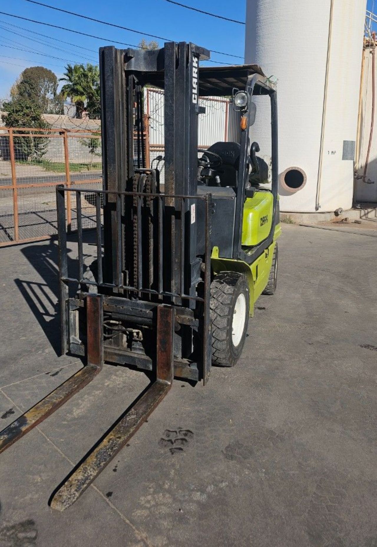 Maq. Pesada Autoelevador Usado en Mendoza, deRuedas