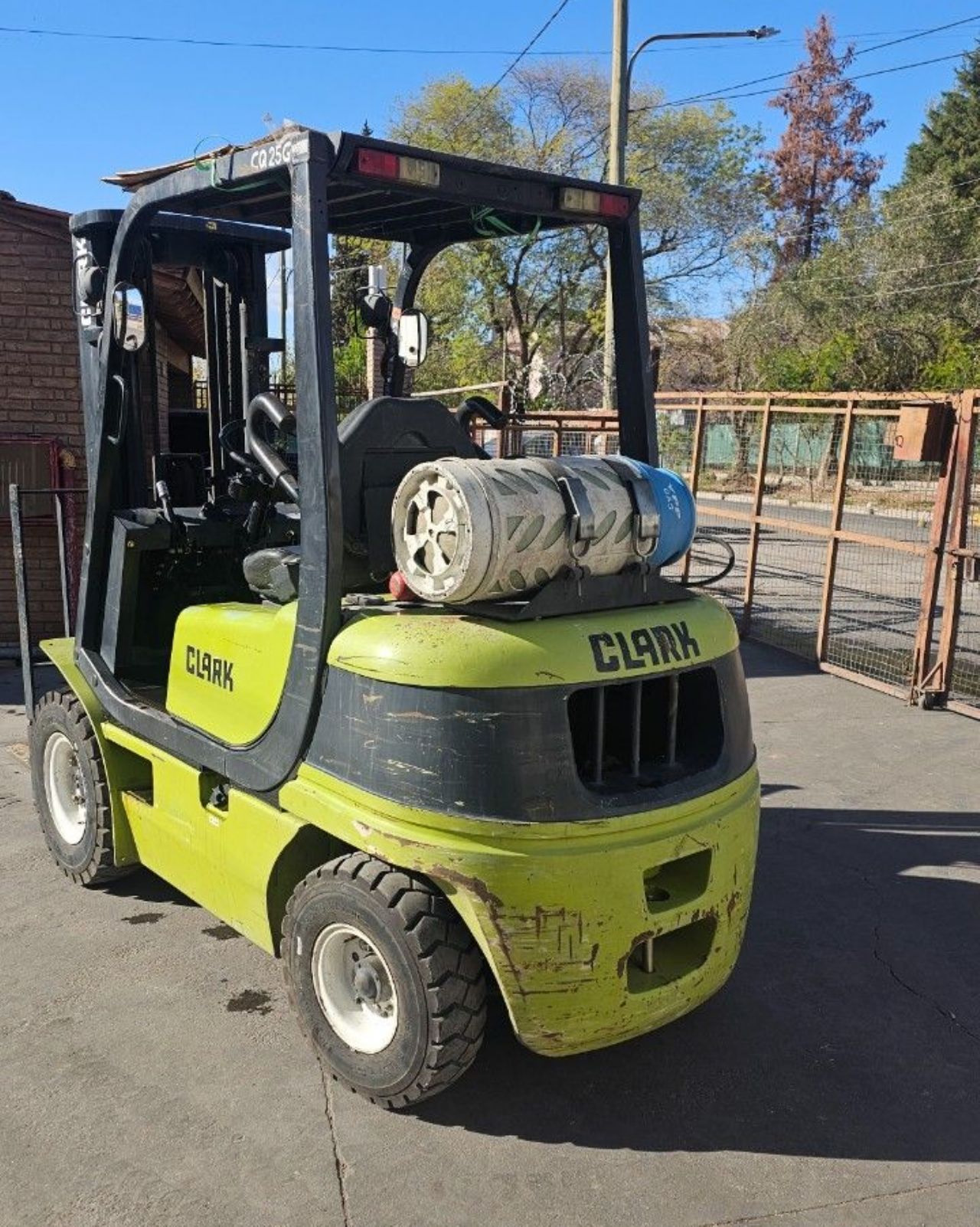 Maq. Pesada Autoelevador Usado en Mendoza, deRuedas