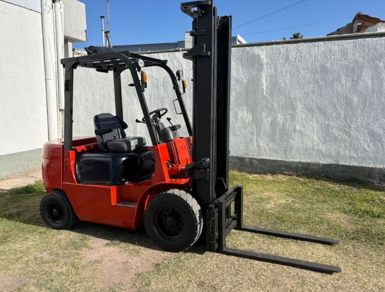 Maq. Pesada Autoelevador Usado en Mendoza, deRuedas