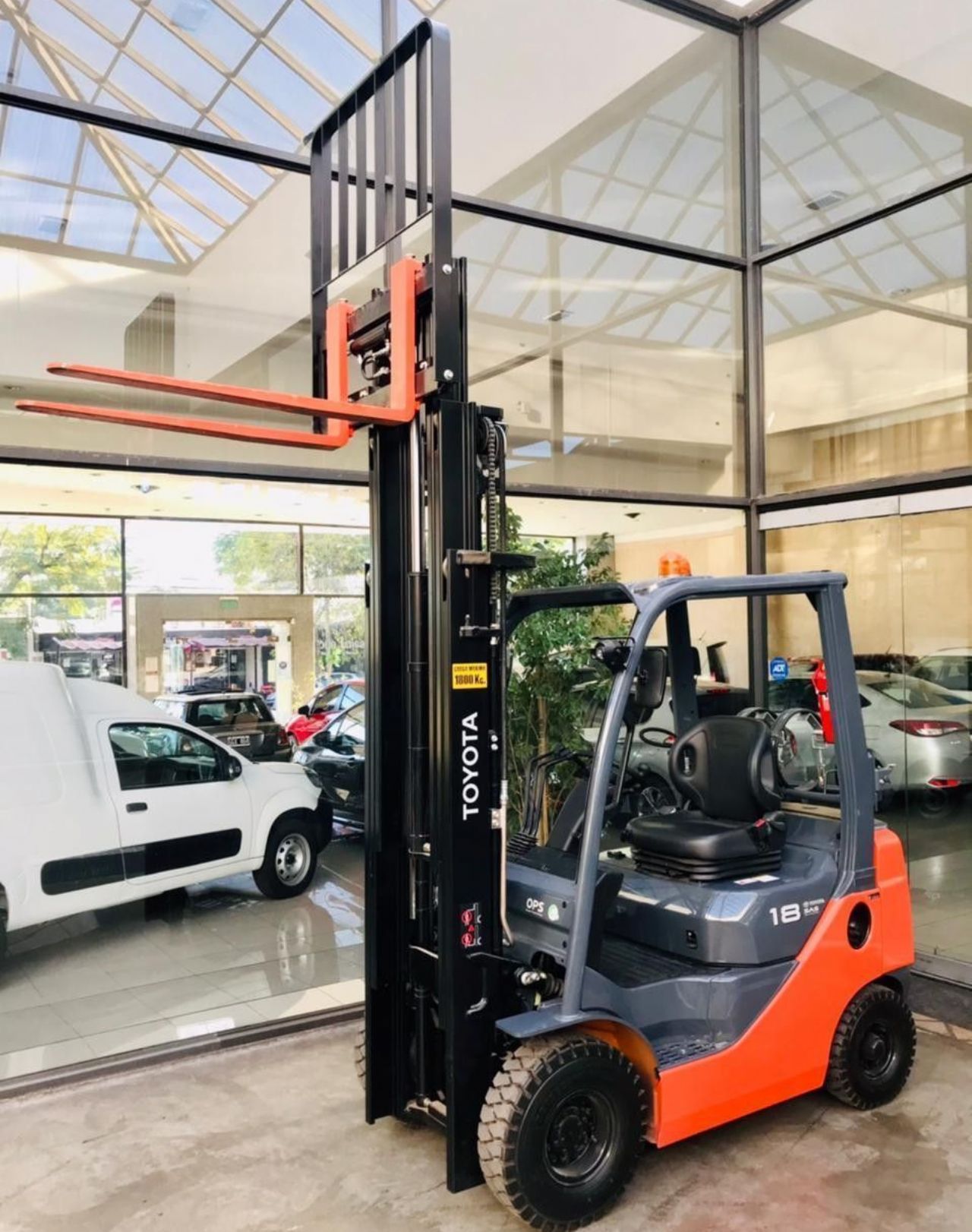 Maq. Pesada Autoelevador Usado en Mendoza, deRuedas