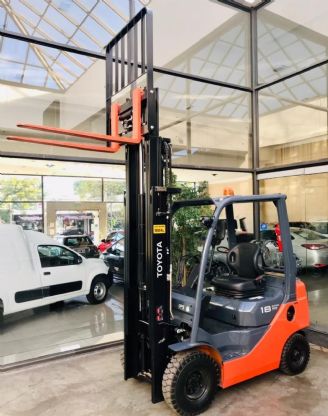 Maq. Pesada Autoelevador Usado en Mendoza