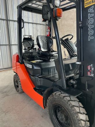 Maq. Pesada Autoelevador Usado en Mendoza