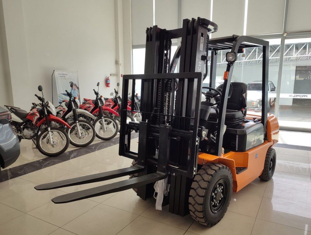 Maq. Pesada Autoelevador Usado en Córdoba, deRuedas