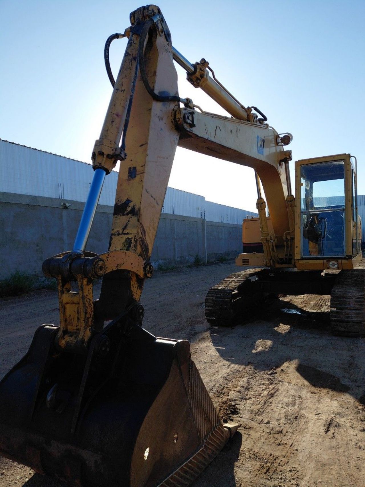Maq. Pesada Excavadora Usado en Mendoza, deRuedas