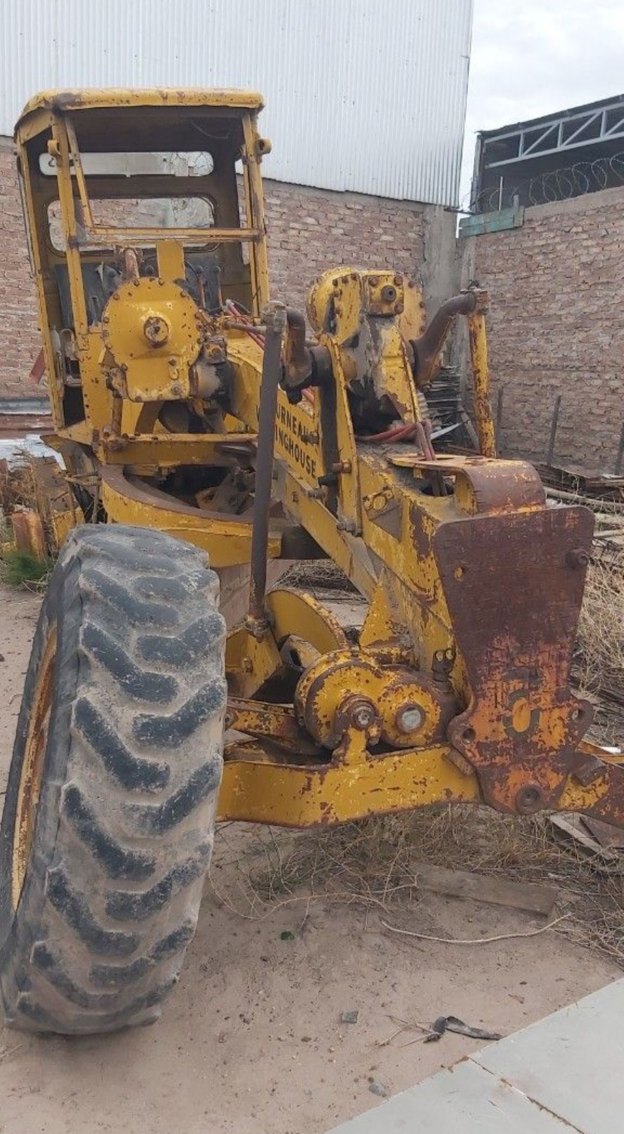 Maq. Pesada Motoniveladora Usado en Mendoza, deRuedas