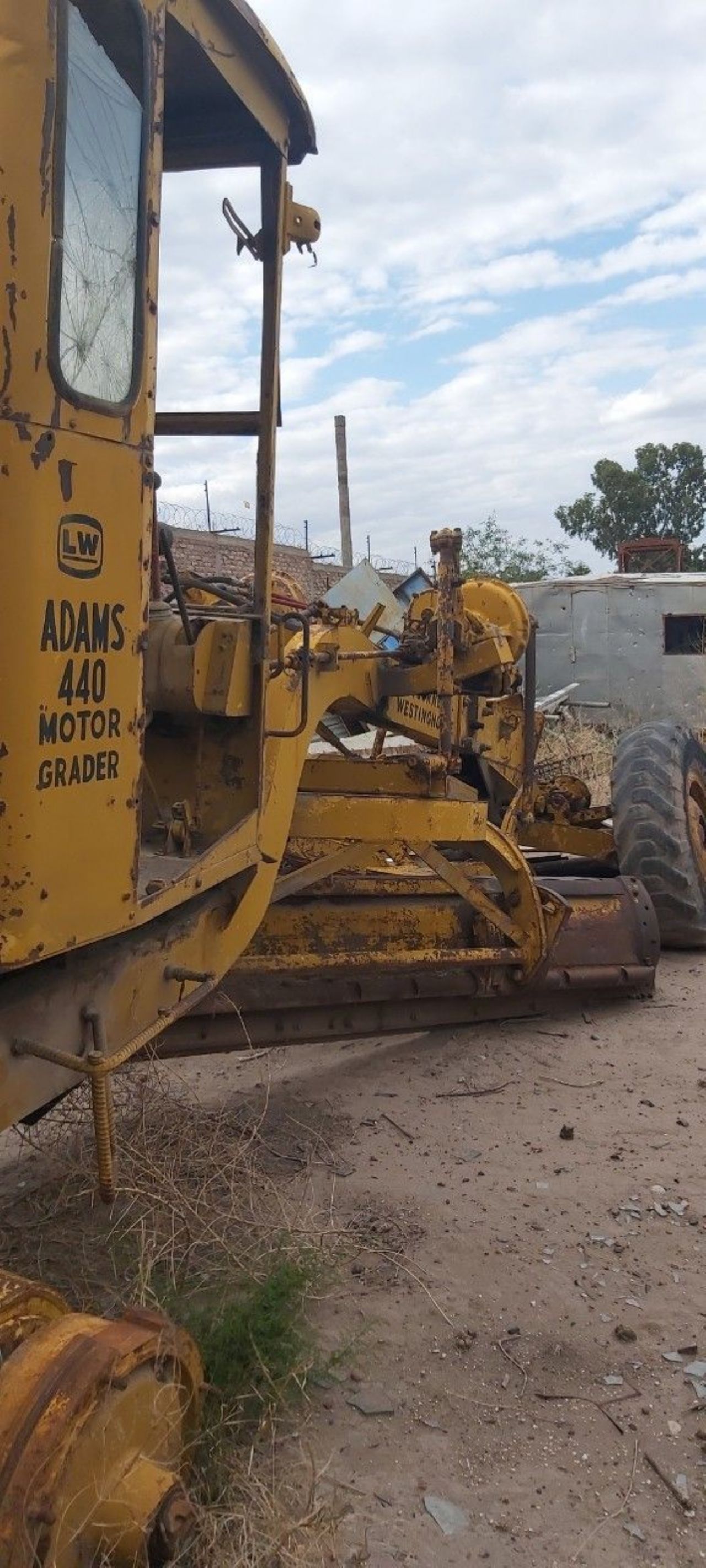 Maq. Pesada Motoniveladora Usado en Mendoza, deRuedas