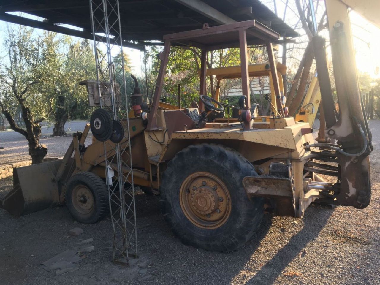 Maq. Pesada Retroexcavadoras Usado en Mendoza, deRuedas