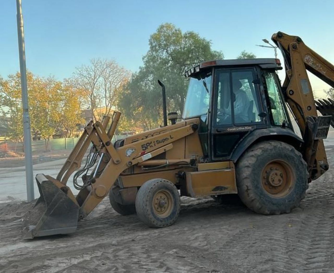 Maq. Pesada Retroexcavadoras Usado en Mendoza, deRuedas