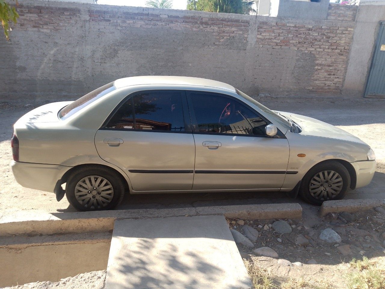 Mazda 323 Usado en Mendoza, deRuedas