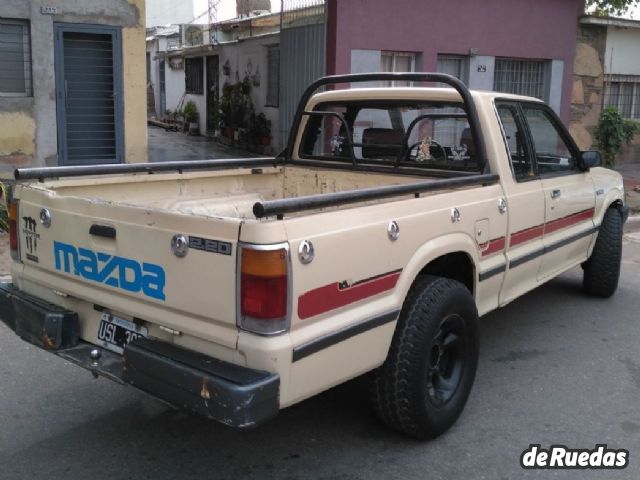 Mazda B 2200 Usada en Mendoza, deRuedas