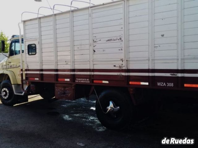 Mercedes Benz 1215 Usado en Mendoza, deRuedas