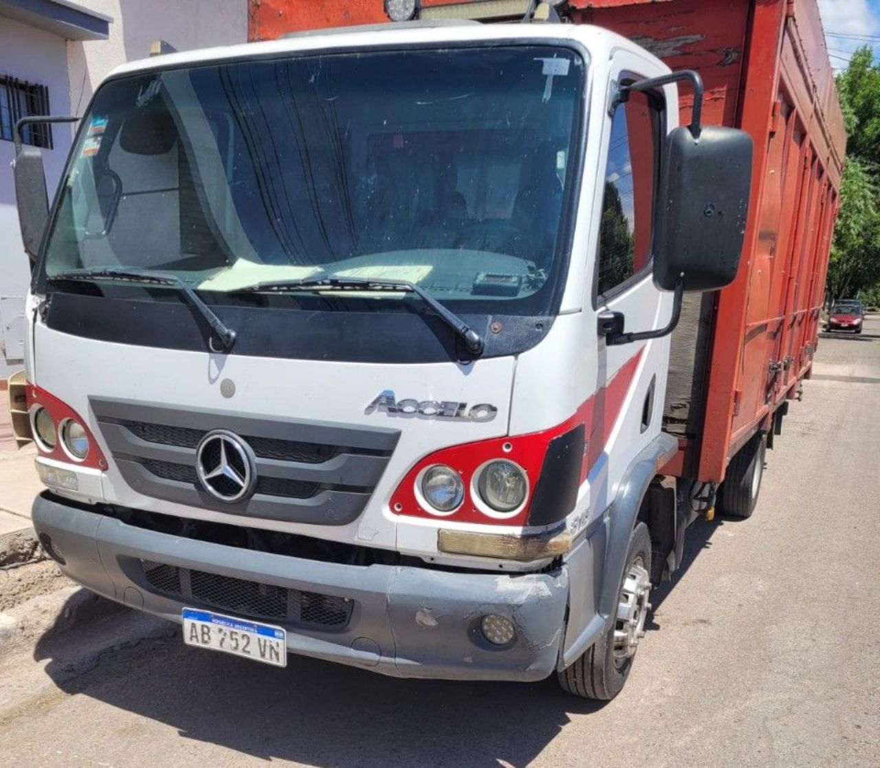 Mercedes Benz Accelo Usado en Mendoza, deRuedas