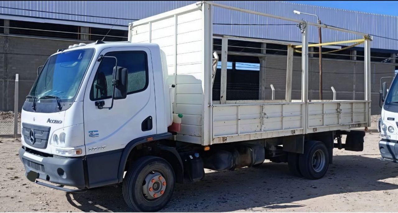 Mercedes Benz Accelo Usado en Mendoza, deRuedas