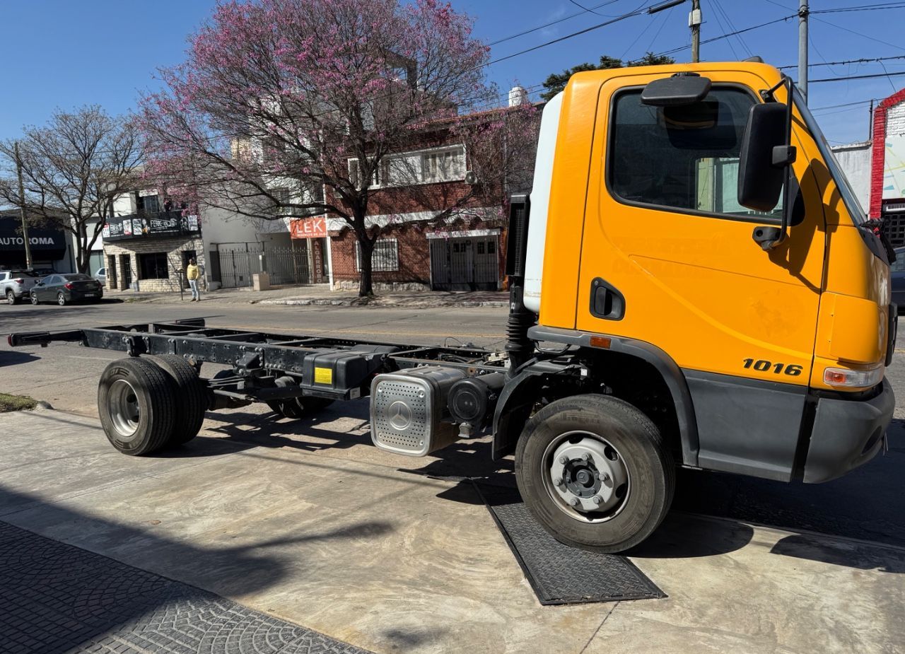 Mercedes Benz Accelo Usado en Córdoba, deRuedas