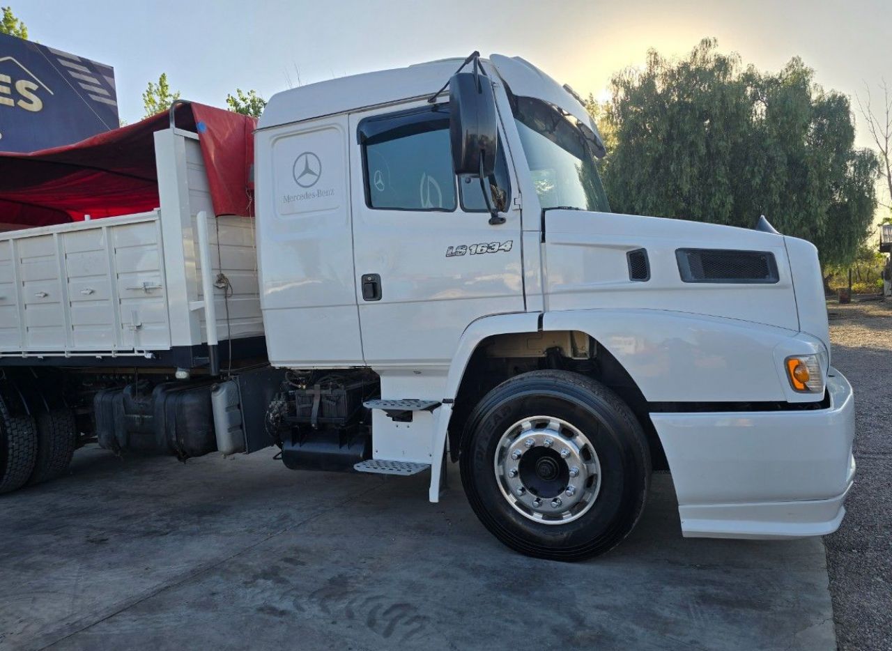 Mercedes Benz Atron Usado en Mendoza, deRuedas