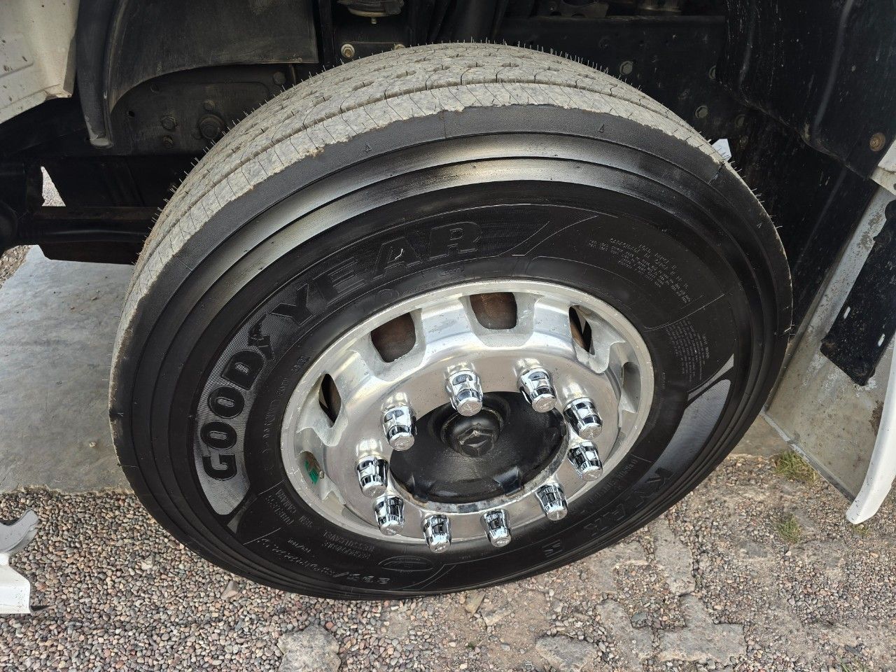Mercedes Benz Atron Usado en Mendoza, deRuedas