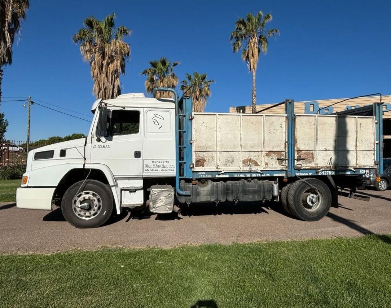 Mercedes Benz Atron Usado en Mendoza, deRuedas