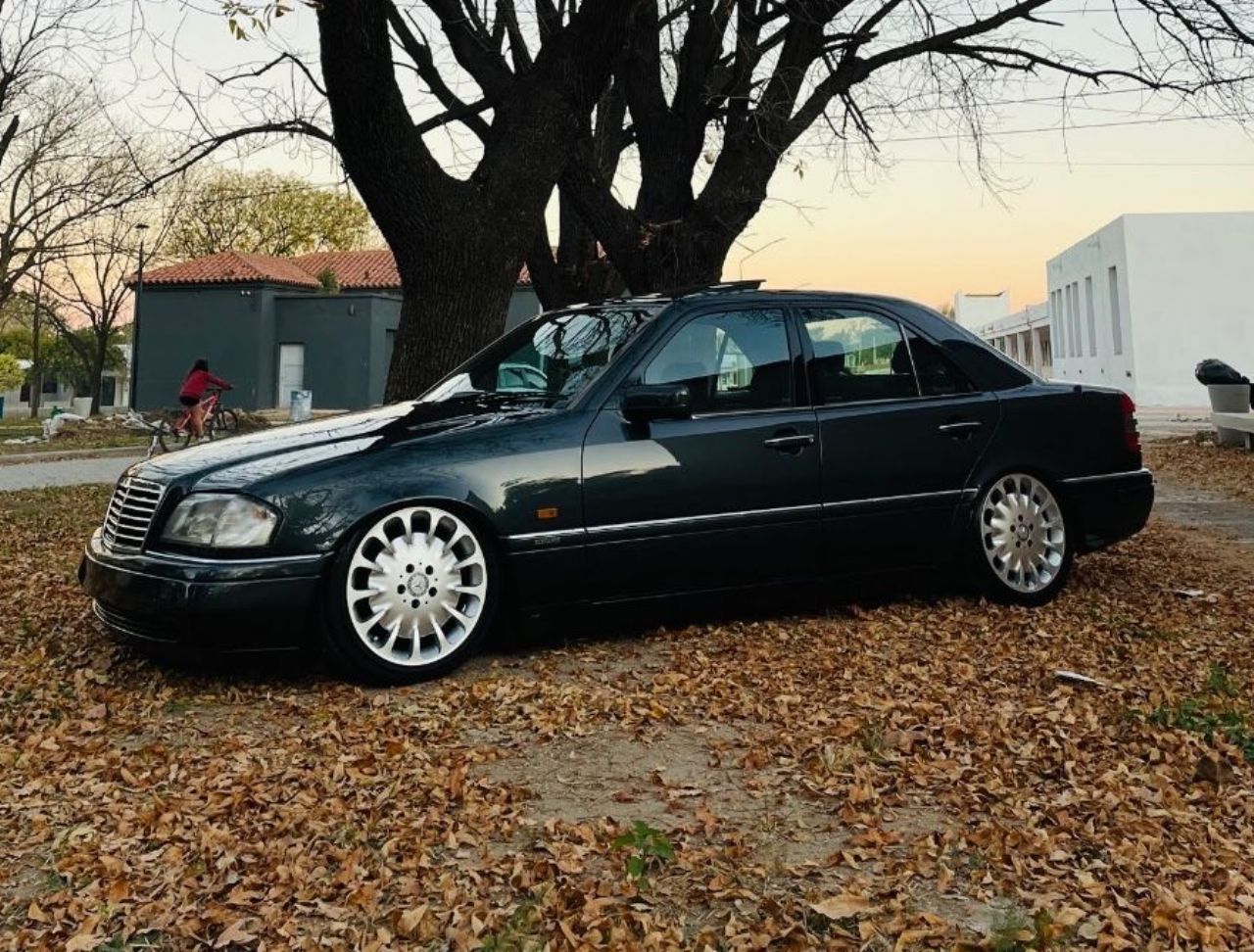 Mercedes Benz Clase C Usado en Córdoba, deRuedas