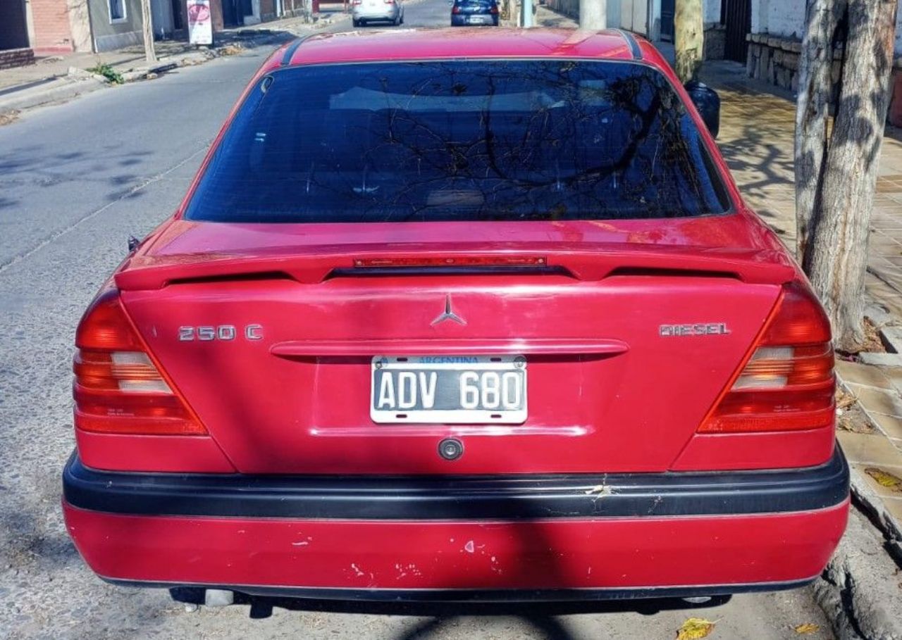 Mercedes Benz Clase C Usado en San Juan, deRuedas