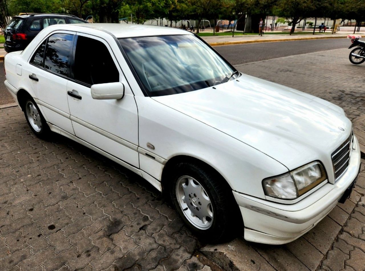 Mercedes Benz Clase C Usado en Mendoza, deRuedas