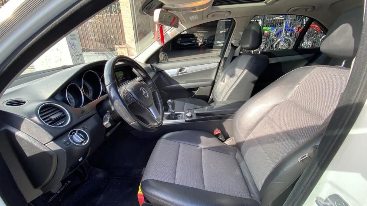 Mercedes Benz Clase C Usado en San Juan, deRuedas