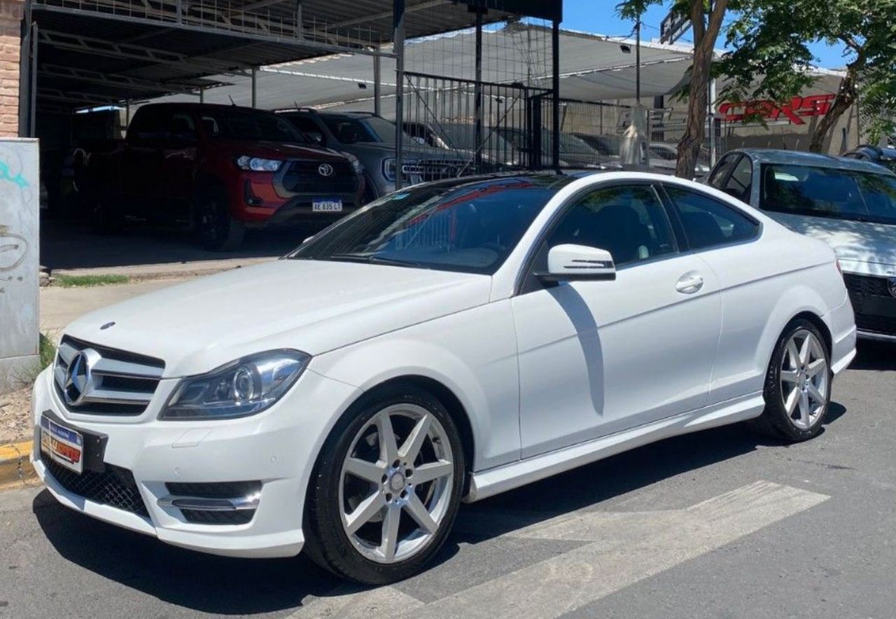 Mercedes Benz Clase C Usado en San Juan, deRuedas