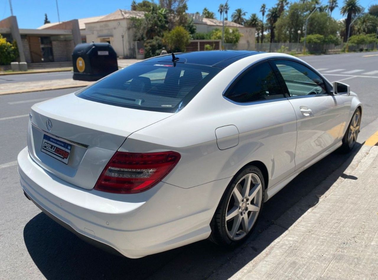 Mercedes Benz Clase C Usado en San Juan, deRuedas