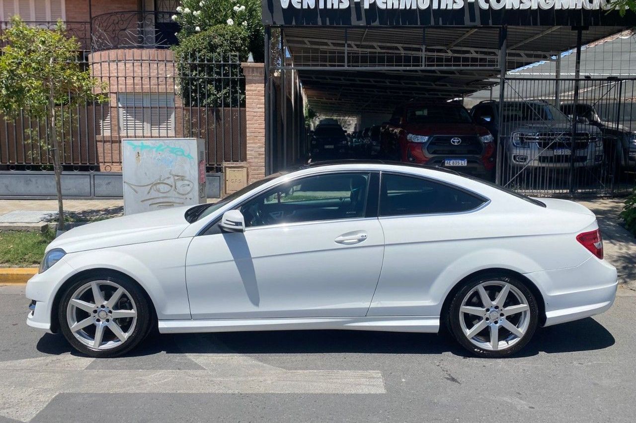 Mercedes Benz Clase C Usado en San Juan, deRuedas