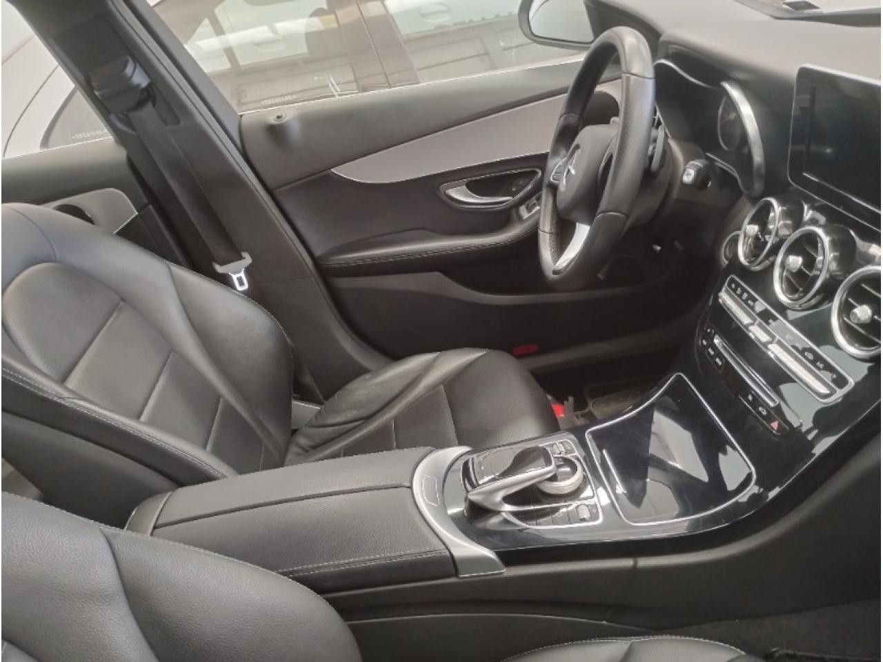 Mercedes Benz Clase C Usado en San Juan, deRuedas