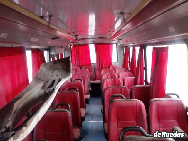 Mercedes Benz Mini Bus Usada en Mendoza, deRuedas