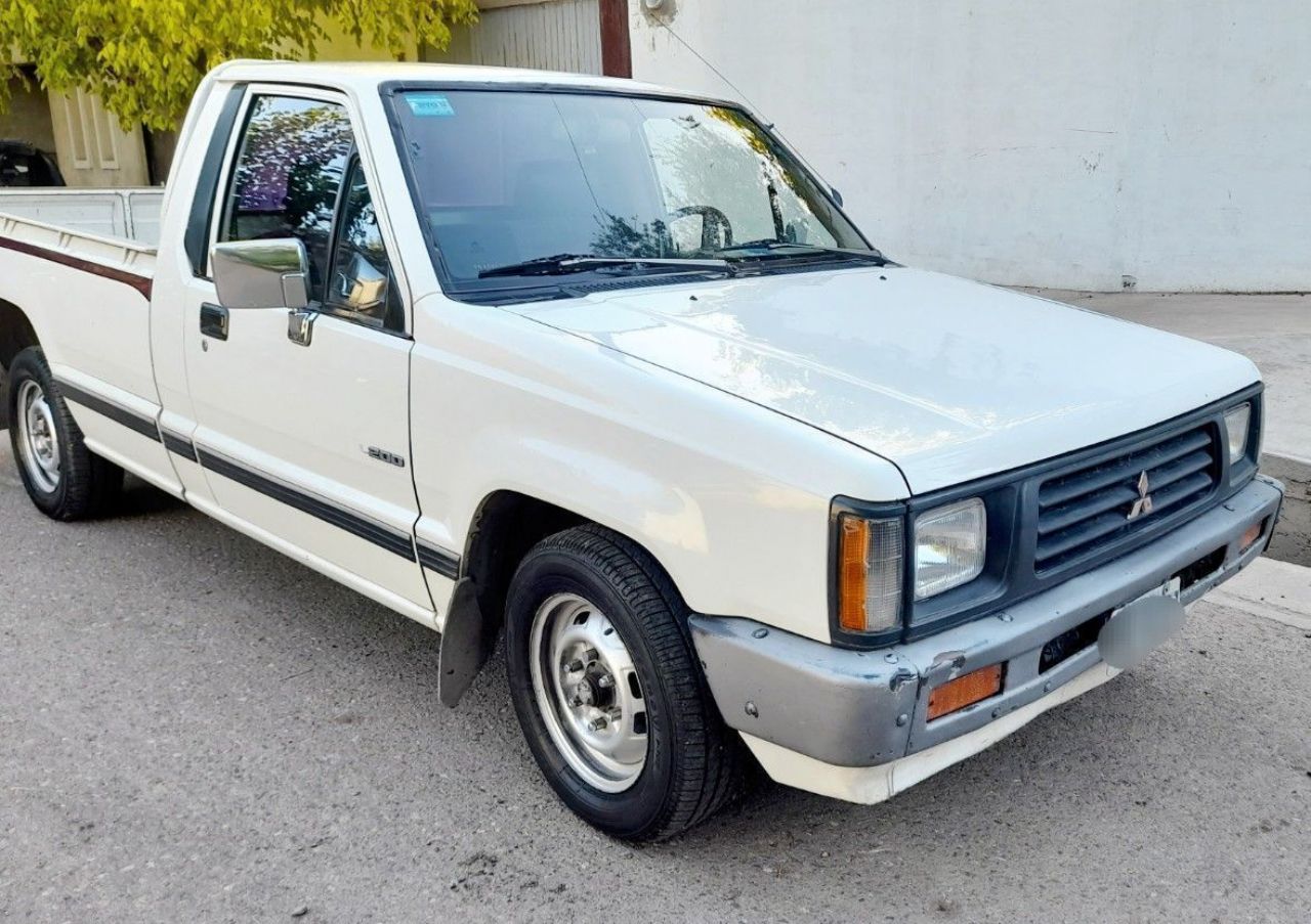 Mitsubishi L200 Usada en Mendoza, deRuedas