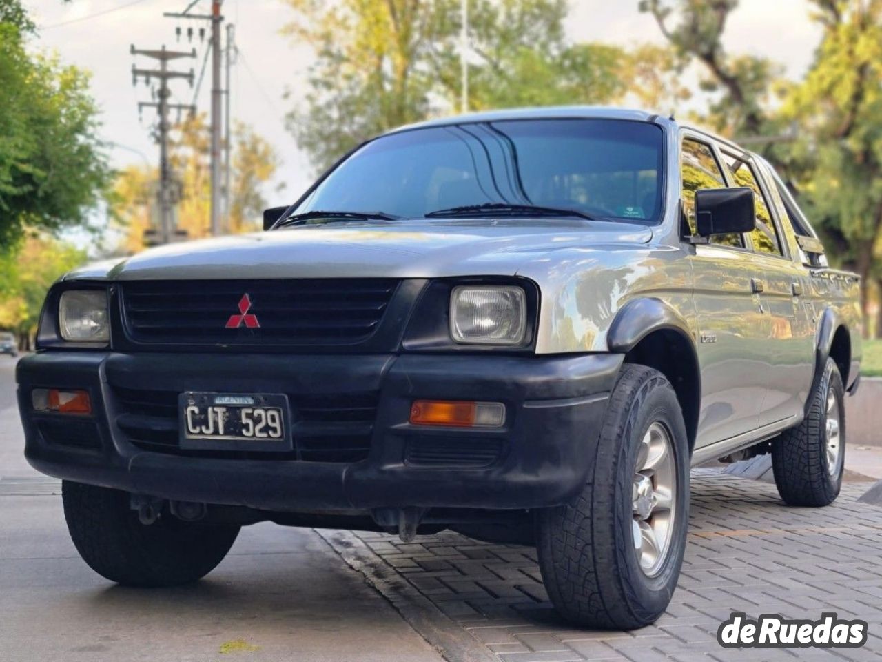 Mitsubishi L200 Usada en Mendoza, deRuedas