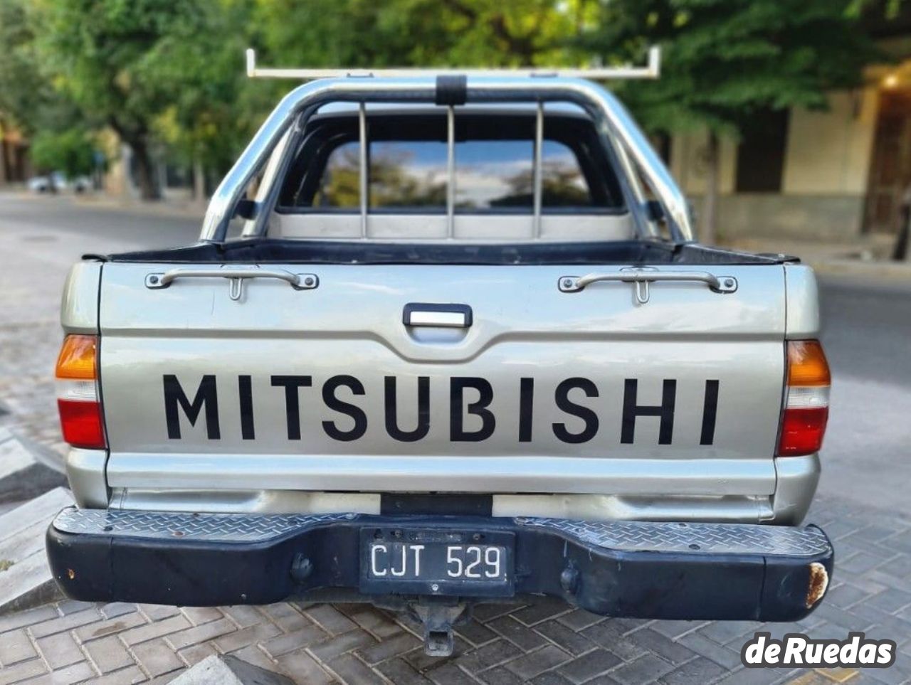 Mitsubishi L200 Usada en Mendoza, deRuedas