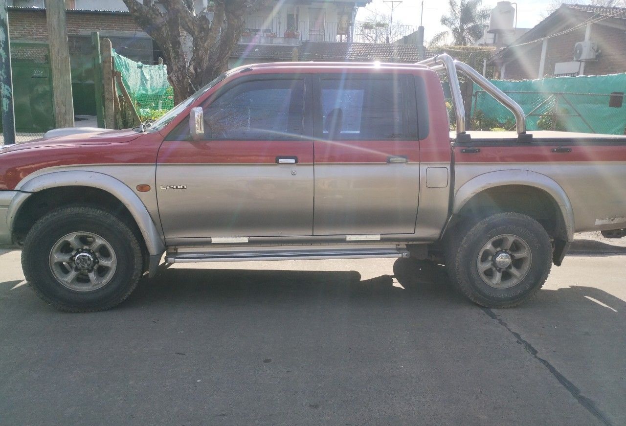 Mitsubishi L200 Usada en Buenos Aires, deRuedas