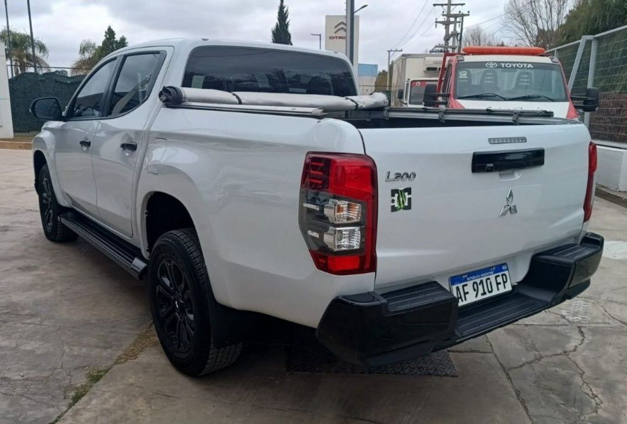 Mitsubishi L200 Usada en San Juan, deRuedas