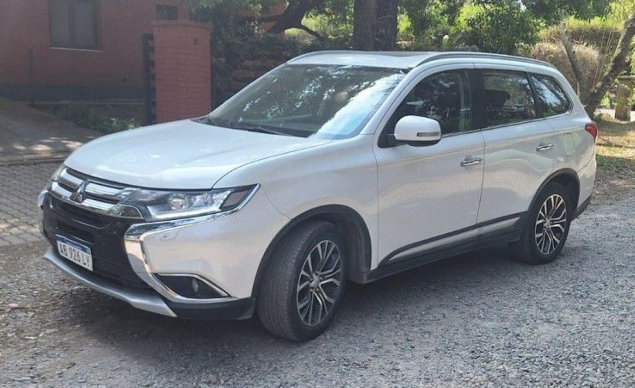 Mitsubishi Outlander Usado en Tucumán, deRuedas