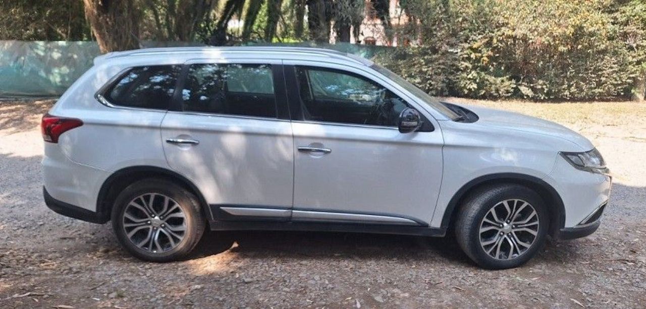 Mitsubishi Outlander Usado en Tucumán, deRuedas