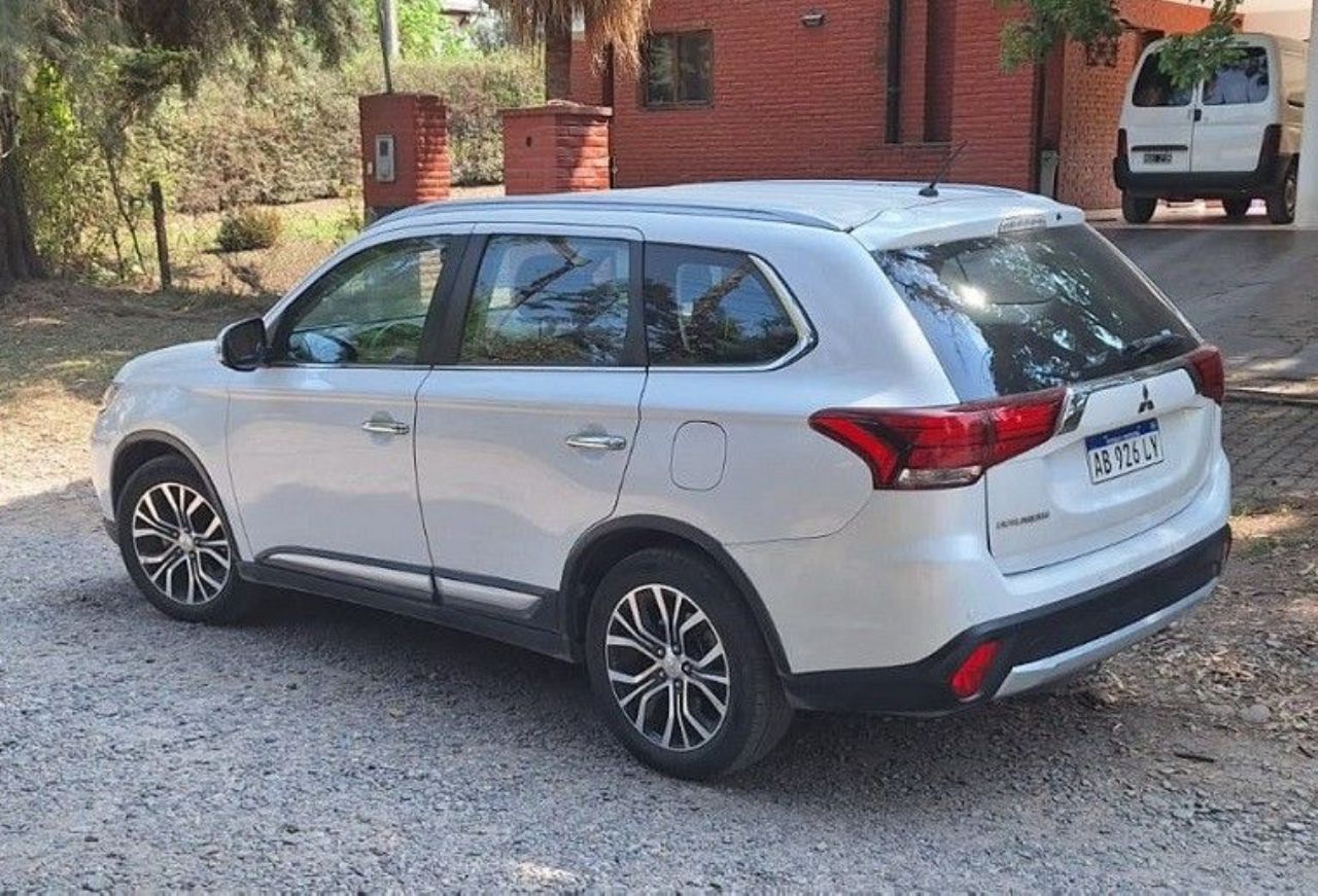 Mitsubishi Outlander Usado en Tucumán, deRuedas