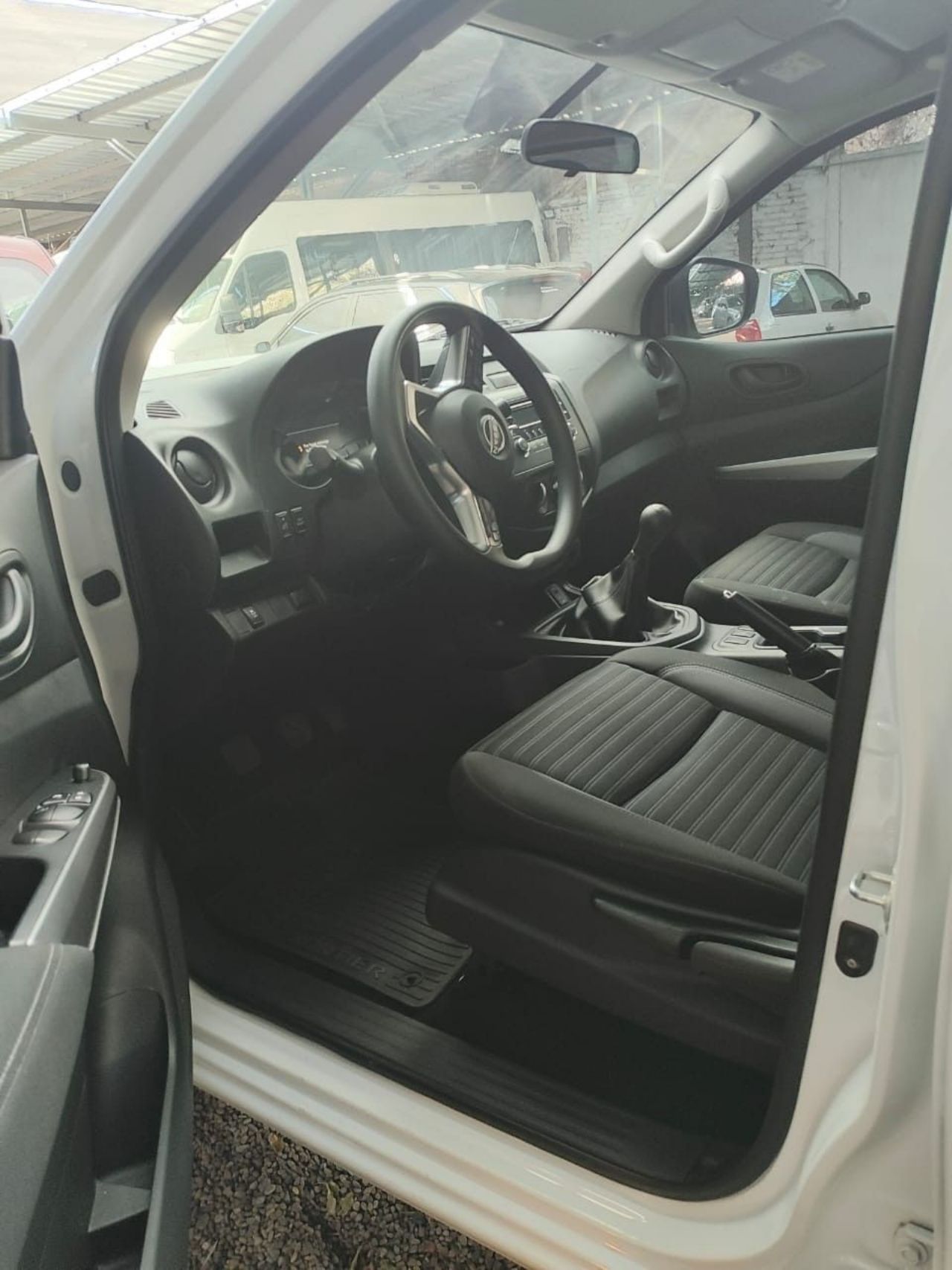 Nissan Frontier Usada en San Juan, deRuedas