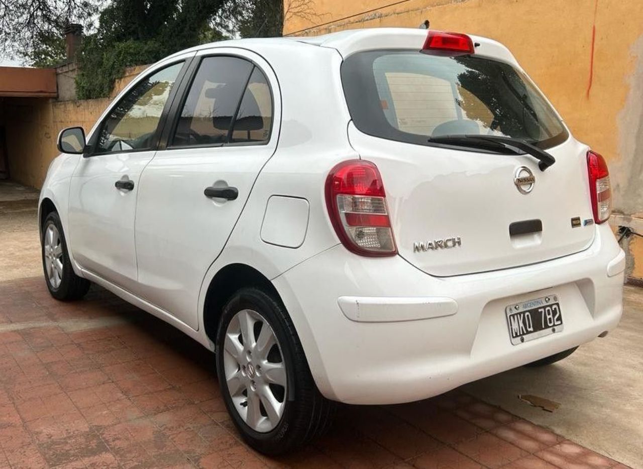 Nissan March Usado en Mendoza, deRuedas