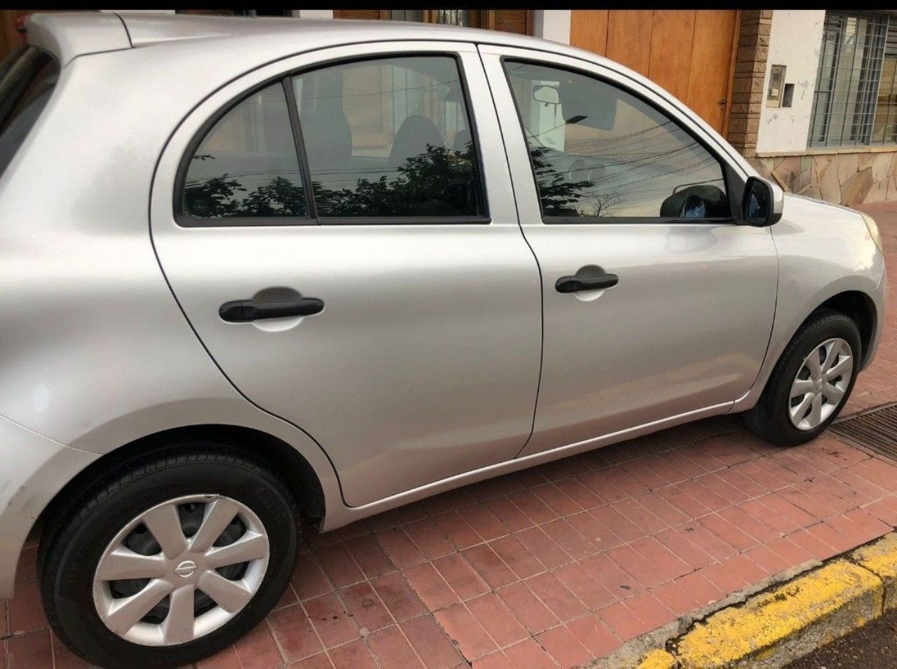 Nissan March Usado en Mendoza, deRuedas