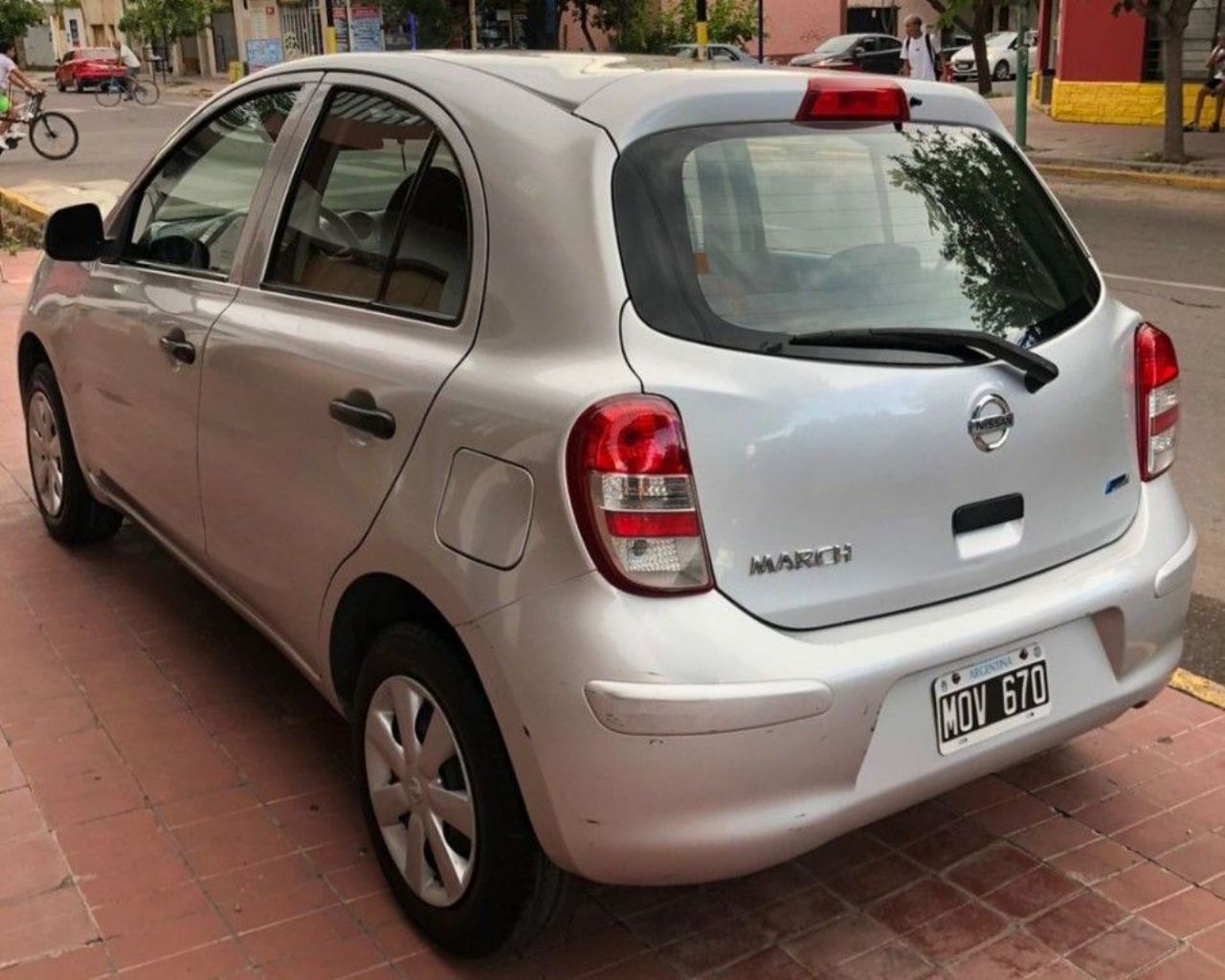Nissan March Usado en Mendoza, deRuedas